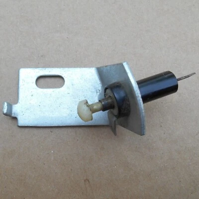 Новый выключатель останова и кронштейн Mopar 1965-66 Dodge Plymouth Chrysler C кузов 2631048 - Изображение 1 из 4