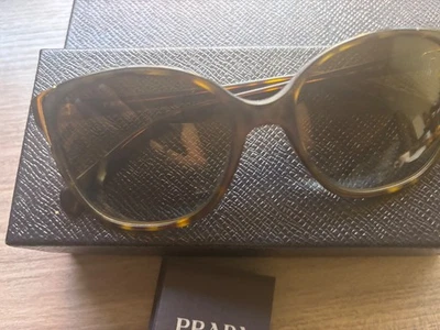 Gafas de sol originales Prada para mujer, buen estado, con caja y estuche originales Foto 1 de 4