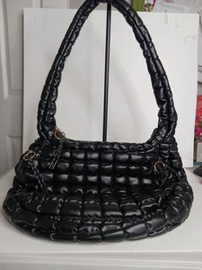 Urban Expressions Quilted Puffer Hobo Bag Vegan Leather Black 3 Gold Tone Zipper - Bild 1 von 16