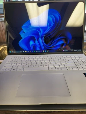 LG gram 16" 2560x1600 IPS Laptop i5-1135G7 8GB 256GB SSD White 2.62 Lbs.! - Image 1 of 4