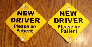 (2) NUEVO CONDUCTOR ""Por favor, sea paciente"" letreros de ventana de automóvil con ventosas 5""x 5" - Imagen 1 de 3