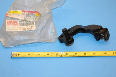NOS YAMAHA Soporte reposapiés derecho nuevo yamaha 550 xt - 5Y1-27422-02-R4 Foto 1 de 4