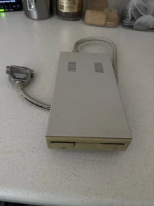Amiga External Floppy Drive Tested working To Load A Disk Ok In Good Condition - Afbeelding 1 van 4