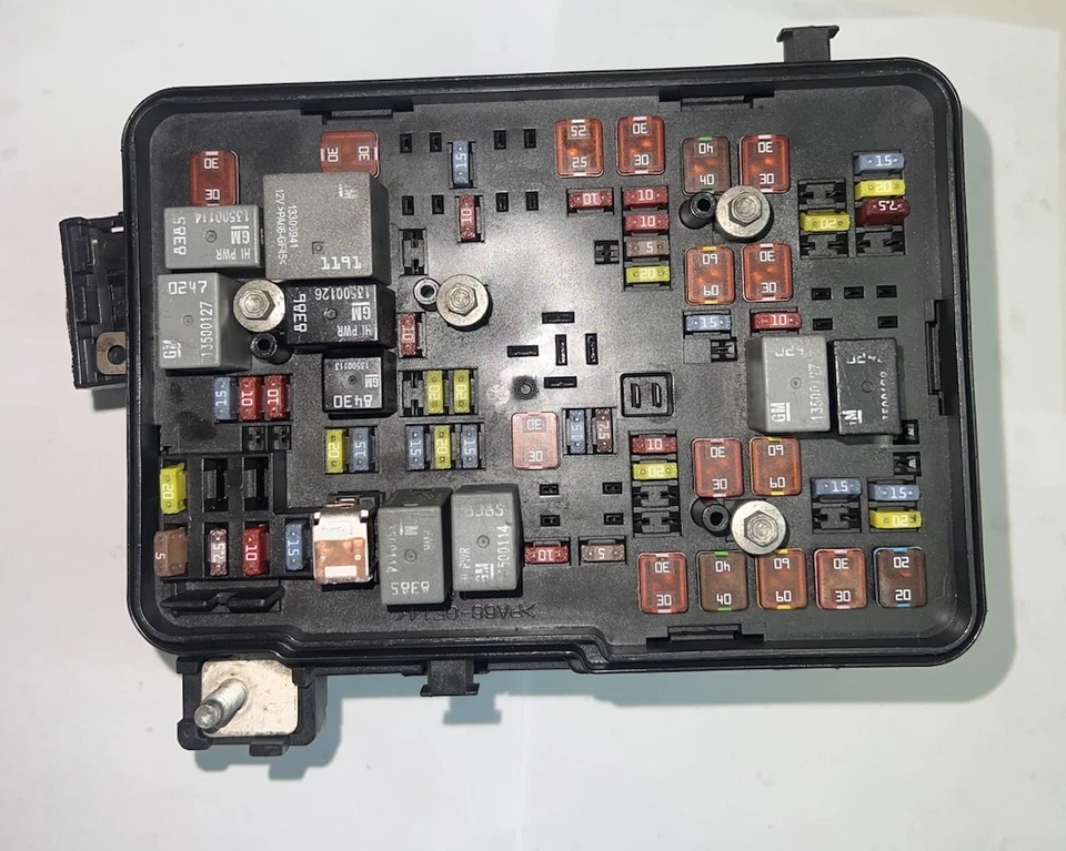 GMC Terrain 2013-2016 caja de fusibles unidad de relé 22929761 Foto 1 de 2