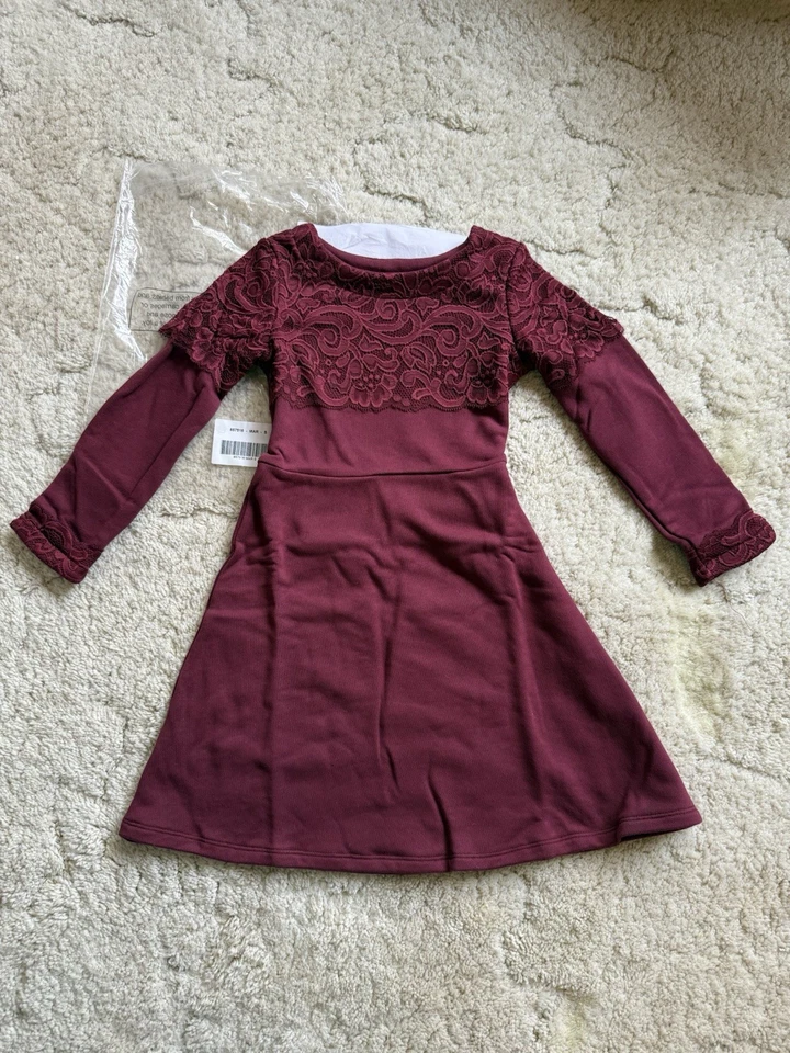 NUEVO, Vestido Sellado Pequeño Persiguiendo Luciérnagas Borgoña/Marate con Encaje - Manga Larga Foto 1 de 4