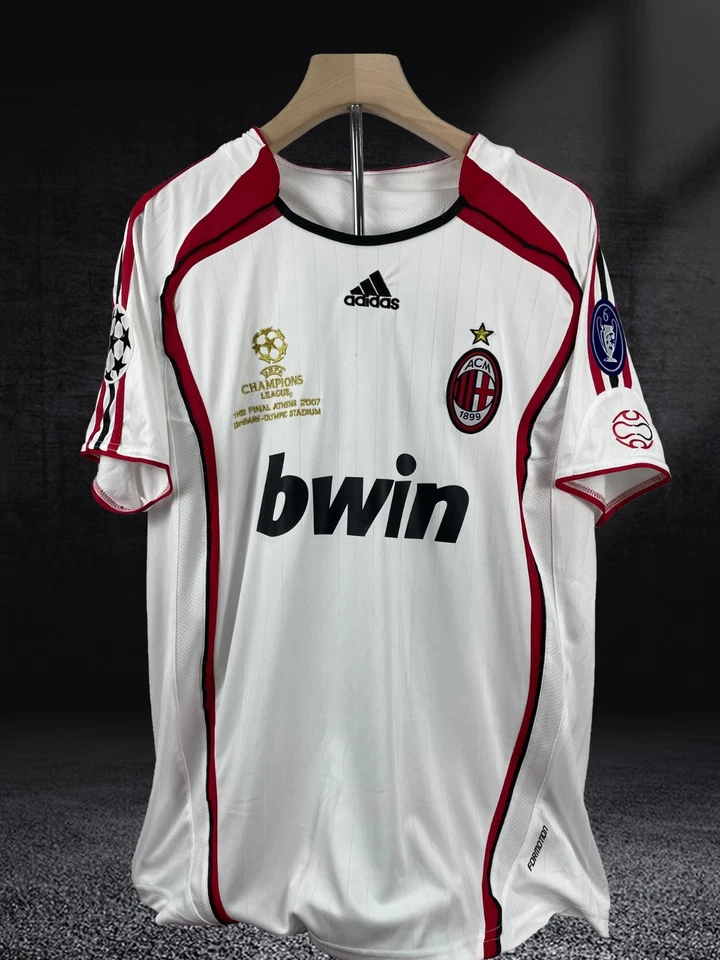 Camiseta deportiva de manga corta vintage visitante Kaká #22 - AC Milan 2006-2007 Foto 1 de 4