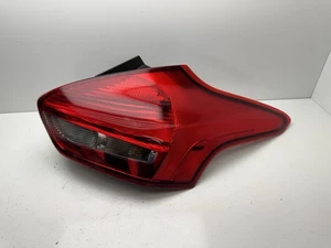 Luz trasera lateral del pasajero derecho Ford Focus 2015-2018 OEM F1EB13404GJ - Imagen 1 de 15
