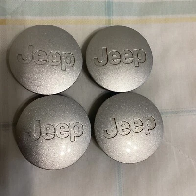 Tapacubos central Jeep Wrangler Liberty Patriot 07-17 52090401AB plateado pintado 4 un. Foto 1 de 4