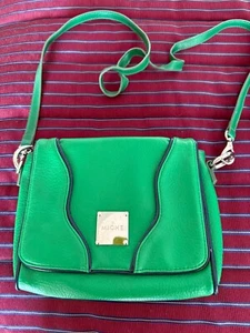 MICHE Jude Hüfttasche Umhängetasche mit abnehmbarem Riemen grün mit marineblauem Besatz  - Bild 1 von 4