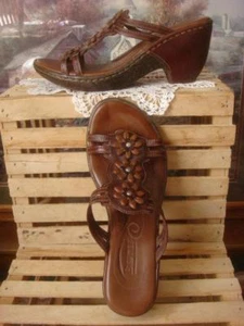 BORN~ TWO TONE BROWN LEATHER STRAPPY SANDALS W/BROWN LEATHER FLOWERS ~ 8M ~VGC! - Picture 1 of 9