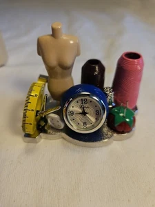 Orologio da scrivania vintage Waltham Mini tema cucito con scatola originale - ottimo - Foto 1 di 9