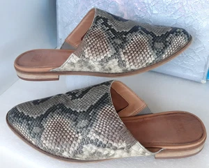 Frye and Co. FENN - Leather Flat Mules Casual Shoes ~ Wo's Size 8M ~ Snake Print - Picture 1 of 21