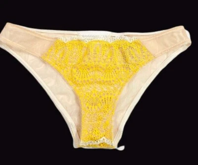 Calcinha VICTORIAS SECRET sexy malha transparente e renda bochecha amarela/bege tamanho médio - Imagem 1 de 4