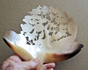 VINTAGE ASIAN PIERCED CARVED MOTHER OF PEARL SHELL DEER IN FOREST #16 - Bild 1 von 3