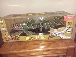 1/18 ULTIMATE SOLDIER XD CHINESE MIG-15BIS NIB Korean War w/ Action Figure 1:18 - Picture 1 of 9