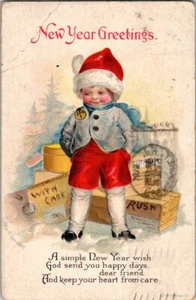 Postal Año Nuevo Saludos Niño Traje Rojo Regalos #1258 A/S Ellen H. Clapsaddle  - Imagen 1 de 2