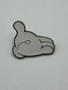 Pin de Disney con guante derecho de Mickey Mouse - Imagen 1 de 1