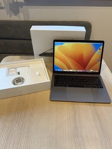 Apple MacBook Pro 13” (Modell A1708) – Top Zustand, neue Batterie, OVP - Bild 1 von 5