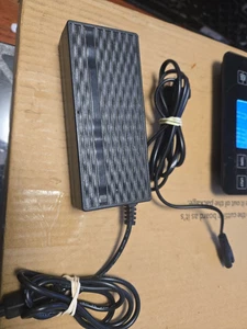 Cargador de batería de iones de litio hover-1 42v FY-4202000 42v 2a - Imagen 1 de 4