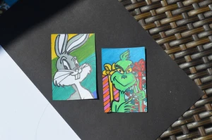ACEO Originale Grinch Bugs Bunny Originale non una stampa tecnica mista x2 - Foto 1 di 3