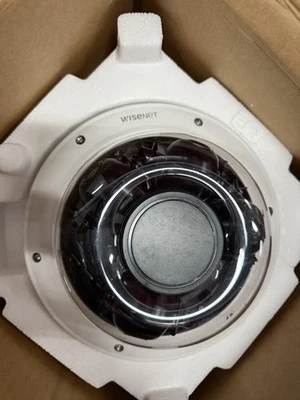 Wisenet Hanwha PNM-9084QZ1 8MP Outdoor WDR Multi-Sensor Network Dome Camera - Image 1 of 4