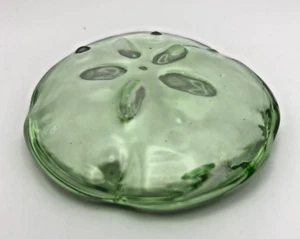 Sand Dollar Art Glass Green Paperweight / Napkin weight  3.25" NEW - Picture 1 of 3
