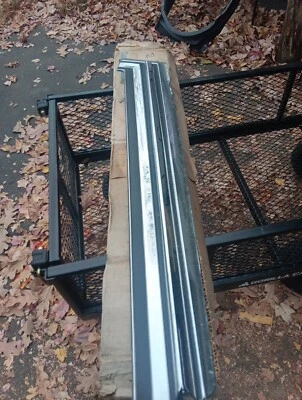 Новый из старых запасов Gm 1968 OldsMobile Delta 88r задний молдинг r - Изображение 1 из 4