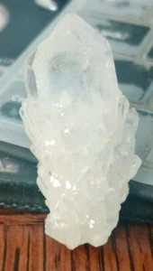 Natürlicher Quarz Cluster mit einzigartiger Formation  - Bild 1 von 6