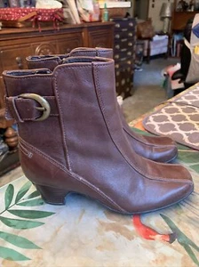Clarks Women’s Brown Leather Active Air Heeled Ankle Boots w/ Buckle Size 5.5 - Picture 1 of 11