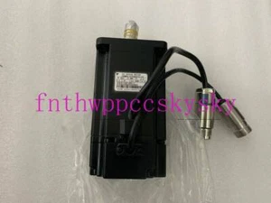 one Yaskawa SGMPH-04DAA6CD-OY AC SERWO SILNIK 400W 1,27NM NOWY - Zdjęcie 1 z 8