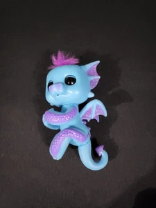Fingerlings Azul Brillo Bebé Dragón Tara Interactivo Electrónico Mascota Por WowWee - Imagen 1 de 5