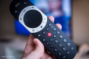 NEW Sky Q Touch Remote Bluetooth Voice Control - GENUINE PRODUCT VERSION 1* - Picture 1 of 5