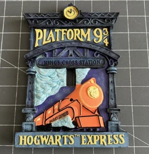 Harry Potter Hogwarts treno interruttore luce piastra bagliore nella stazione Dark Kings Cross - Foto 1 di 6