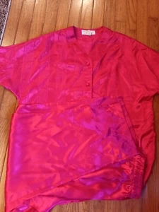 Erica Taylor Pyjama Loungewear Satin Rot Medium - Bild 1 von 7