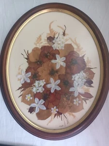 Vintage Oval Picture With Dried And Artificial Flowers - Picture 1 of 5