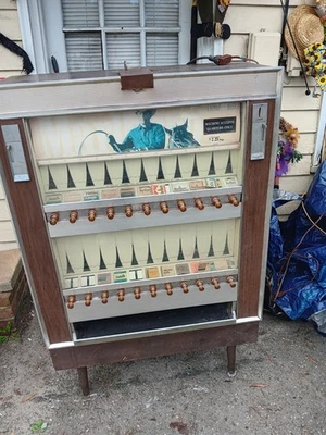 Máquina de cigarrillos vintage funciona muy bien... $600,00 dólares. Foto 1 de 3