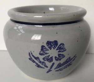 Vtg GRAY SPECKLED GLAZE POTTERY 3" D VOTIVE CANDLE HOLDER COUNTRY BLUE FLOWER - Picture 1 of 7