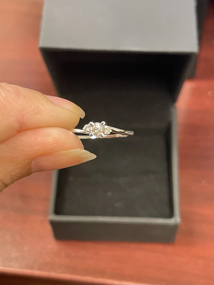 1/6 CT. T.W Diamond Three Stone Promise Ring in 10K White Gold - Image 1 of 4
