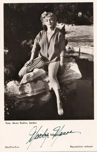 MARILYN MONROE - Vintage HANDSIGNIERTE deutsche Ufa Postkarte aus den fünfziger Jahren - Bild 1 von 4