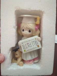 ✿ Neu PRECIOUS MOMENTS Porzellan Figur ICH HABE ES GETAN! Abschlussfeier 173014 Teddybär - Bild 1 von 8