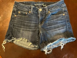 American Eagle Women’s Stretch Jean Shorts Size 4! - Picture 1 of 4