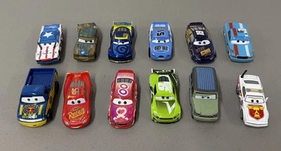 Carros Disney Pixar de metal fundido e plástico - Lote de 12 - Imagem 1 de 4