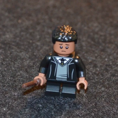 Dean Thomas com Suéter Cinza ~ Harry Potter ~ Nova Minifigura Lego! - Imagem 1 de 4