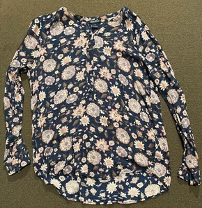 Lucky Brand Navy and pink floral blouse Size M - Picture 1 of 7