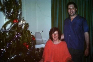 35mm Colour Slide- Family Picture with Christmas Tree Australia 1979 - Bild 1 von 1