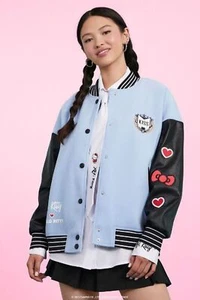 Chaqueta Universitaria Forever 21 x XO Hello Kitty Talla (TALLA PEQUEÑA, XL) NUEVA CON ETIQUETA - Imagen 1 de 9