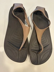 Crocs Sexi Flip Sandals Women’s Size 9 T-Strap Thong Serena Camel Brown Neutral - Picture 1 of 7