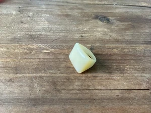 Vintage Mod Chunky Lucite Ring Ivory White Geometric 60s 70s Statement 7.5 Boho - Picture 1 of 9