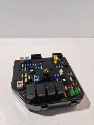 Vauxhall Antara 2013 Diesel Fuse Box 95142064 EOM13733 - Image 1 of 4