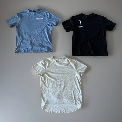 Lote H&M - 3 camisetas grandes para hombre (2 gráficas, 1 lisa) Foto 1 de 4